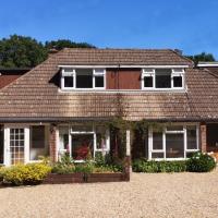 Abacus Bed and Breakfast, Blackwater, Camberley, Surrey，位于法恩伯勒布莱克布什机场 - BBS附近的酒店