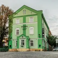 Hotel U Valdické brány，位于伊钦的酒店