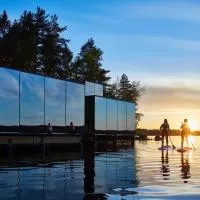 Lake Hotel Lehmonkärki - Haasi Mirror Houses，位于Asikkala的酒店