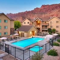 6H Spacious RedCliff Condo, Pool & Hot Tub，位于摩押Moab South Valley的酒店