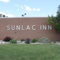 Sunlac Inn Lakota，位于Lakota魔鬼湖地区机场 - DVL附近的酒店