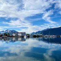 Sunde Fjord Hotel, free and easy parking，位于Solavagen的酒店