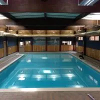 Indoor Pool, Firepit, Self Check-in, BBQ, FREE Amenities, KING Bed, Full Kitchen，位于Lake Ariel的酒店