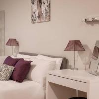 Apartment 2, Isabella House, Aparthotel, By RentMyHouse