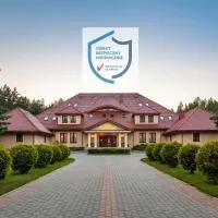 Hotel - Dworek Tryumf，位于Księżyno的酒店