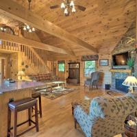 Blue Ridge Hideaway with Game Room and Mountain Views!，位于AbshersWilkes County Airport - IKB附近的酒店