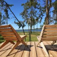 Secret Beach House off-grid, sauna and outdoor WC,位于Muriste的酒店