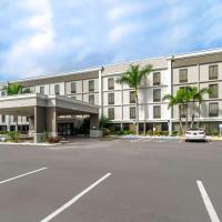 Comfort Inn & Suites St Pete - Clearwater International Airport，位于克利尔沃特圣彼得堡-清水湾国际机场 - PIE附近的酒店