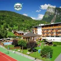 Chalet-Hôtel Neige et Roc, The Originals Relais，位于萨莫安斯的酒店