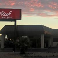 Red Roof Inn & Suites San Angelo，位于圣安吉洛San Angelo Regional (Mathis Field) Airport - SJT附近的酒店