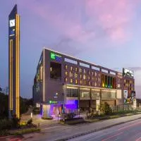 Holiday Inn Express & Suites Bengaluru Old Madras Road by IHG，位于班加罗尔的酒店