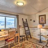 Flathead Lake-View Studio: 38 Mi to Blacktail，位于Big Arm的酒店
