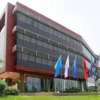 普里米尔阿尔克贝斯特韦斯特酒店，位于地拉那地拉那特蕾莎修女国际机场 - TIA附近的酒店