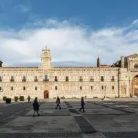 Parador de Turismo de León，位于莱昂的酒店