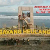 Penginapan Karanglaut Sayangheulang，位于Cilauteureun的酒店