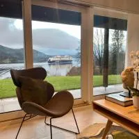 Funky cabin with a panoramic view of the Oslofjord，位于Nordre Frogn的酒店