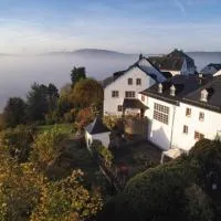 Burghaus & Villa Kronenburg,位于克罗嫩堡的酒店