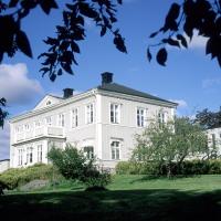 Söråkers Timrå Herrgård，位于Söråker松兹瓦尔-泰米拉机场 - SDL附近的酒店