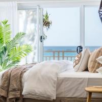Absolute Beachfront Family Size Home，位于黄金海岸棕榈滩的酒店