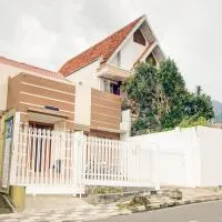 RedDoorz at WR Supratman Batu，位于巴图的酒店