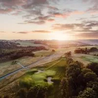 Bjäre Golfklubb Hotel & Lodge，位于巴斯塔德的酒店