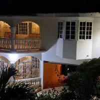 Eve's Rockaway Villa，位于Alligator Pond的酒店