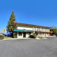 Atascadero Inn，位于阿塔斯卡德罗的酒店