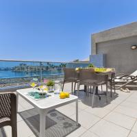 Luxury BeachFront Mogan，位于莫甘海滩的酒店