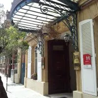 巴黎酒店，位于沙勒维尔-梅济耶尔的酒店