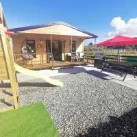 The Lodge Mountain View Log Cabin , Attymass Ballina,位于Boyhollagh的酒店
