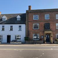 The Ilchester Arms Hotel, Ilchester Somerset，位于IlchesterRAF伊夫顿机场 - YEO附近的酒店