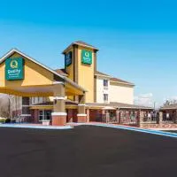 Quality Inn & Suites Huntsville Research Park Area，位于亨茨维尔的酒店