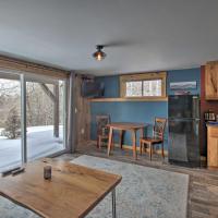 Cozy Condo Ski-In and Out with Burke Mountain Access!，位于East Burke的酒店