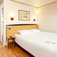 钟楼夏尔勒维勒梅兹耶尔酒店，位于沙勒维尔-梅济耶尔的酒店