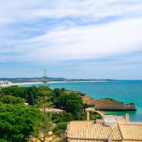 Acqua Vista Family Apartment - 200M from BEACH，位于珀彻斯的酒店