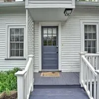 Romantic Country Apt by Lake Erie & Wineries!，位于Westfield的酒店