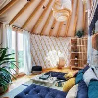 LushHills - Stylowa i Naturalna Jurta，位于Regulice的酒店