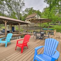 Lake House Haven Fire Pit, Boat Dock and More!，位于Watauga三城地区机场 - TRI附近的酒店