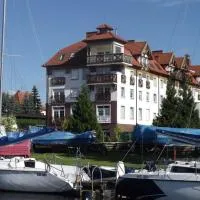 Prywatne apartamenty z widokiem na Port lub Zamek Krzyżacki，位于文戈热沃的酒店