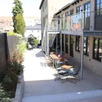 Hotel Petite B&B，位于哈泽斯莱乌的酒店