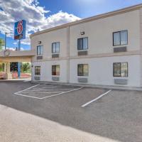 Motel 6-Espanola, NM，位于埃斯帕尼奥拉Los Alamos Airport - LAM附近的酒店