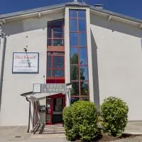 Hotel KonradP Holzkirchen，位于霍尔奇臣的酒店