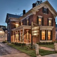 The Burrell House，位于基恩的酒店
