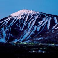 Sugarloaf Mountain Hotel，位于Carrabassett的酒店