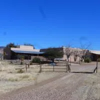 Rancho Milagro Bed & Breakfast，位于Elgin的酒店