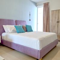 Epipleon Luxury Suites -104- Δωμάτιο 35τμ με βεράντα 35τμ μπροστά στη θάλασσα，位于Káto Platanítis的酒店