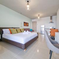 Epipleon Luxury Suites -105- Δωμάτιο 35τμ με βεράντα 35τμ μπροστά στη θάλασσα，位于Káto Platanítis的酒店