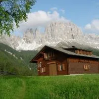 Berghütte Plafötschalm,位于蒂雷斯的酒店