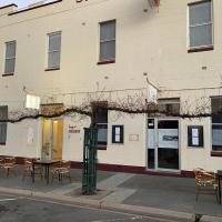 The Barkly Bistro Bar & Accommodation，位于亚拉腊的酒店