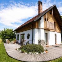 Unique Cottage House With Panoramic View On Ravnik，位于Hotedršica的酒店